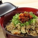 茄子とカリッカリのちりめん丼　食べるラー油をのせて